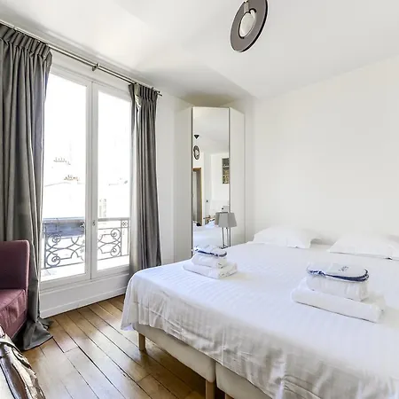Apartment Poncelet Paryż